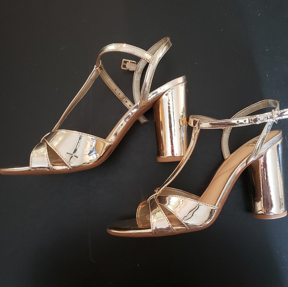 Gold Gianni Bini t-strap sandals w/ column heel